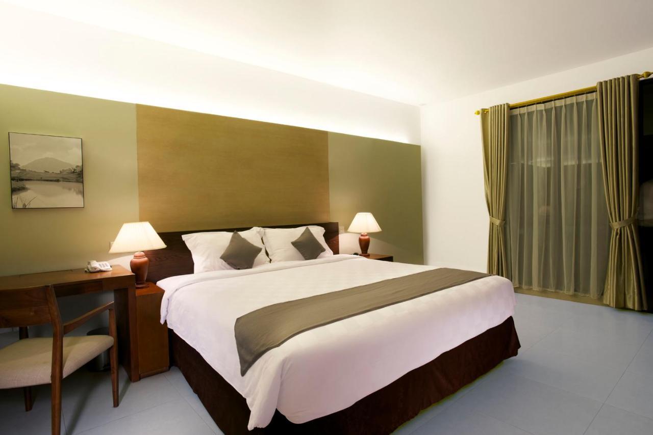 Hotel Neo+ Green Savana Sentul City Богор Екстер'єр фото