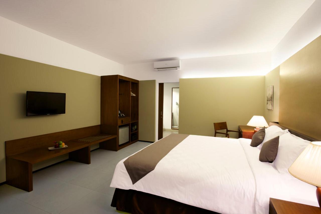 Hotel Neo+ Green Savana Sentul City Богор Екстер'єр фото