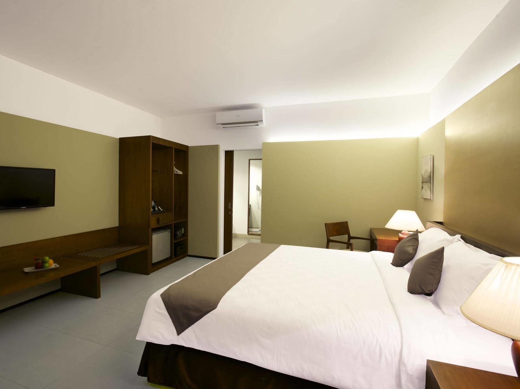 Hotel Neo+ Green Savana Sentul City Богор Екстер'єр фото