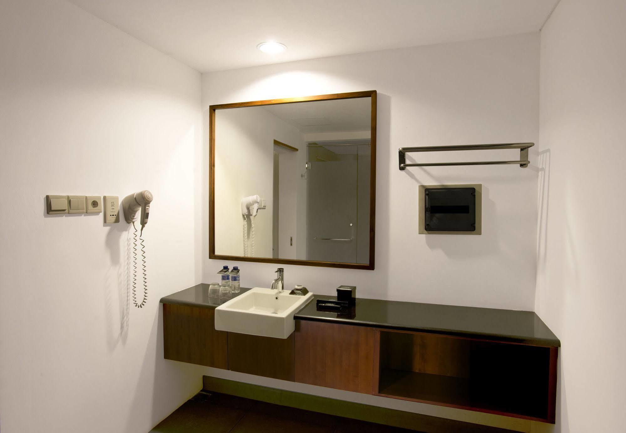 Hotel Neo+ Green Savana Sentul City Богор Екстер'єр фото