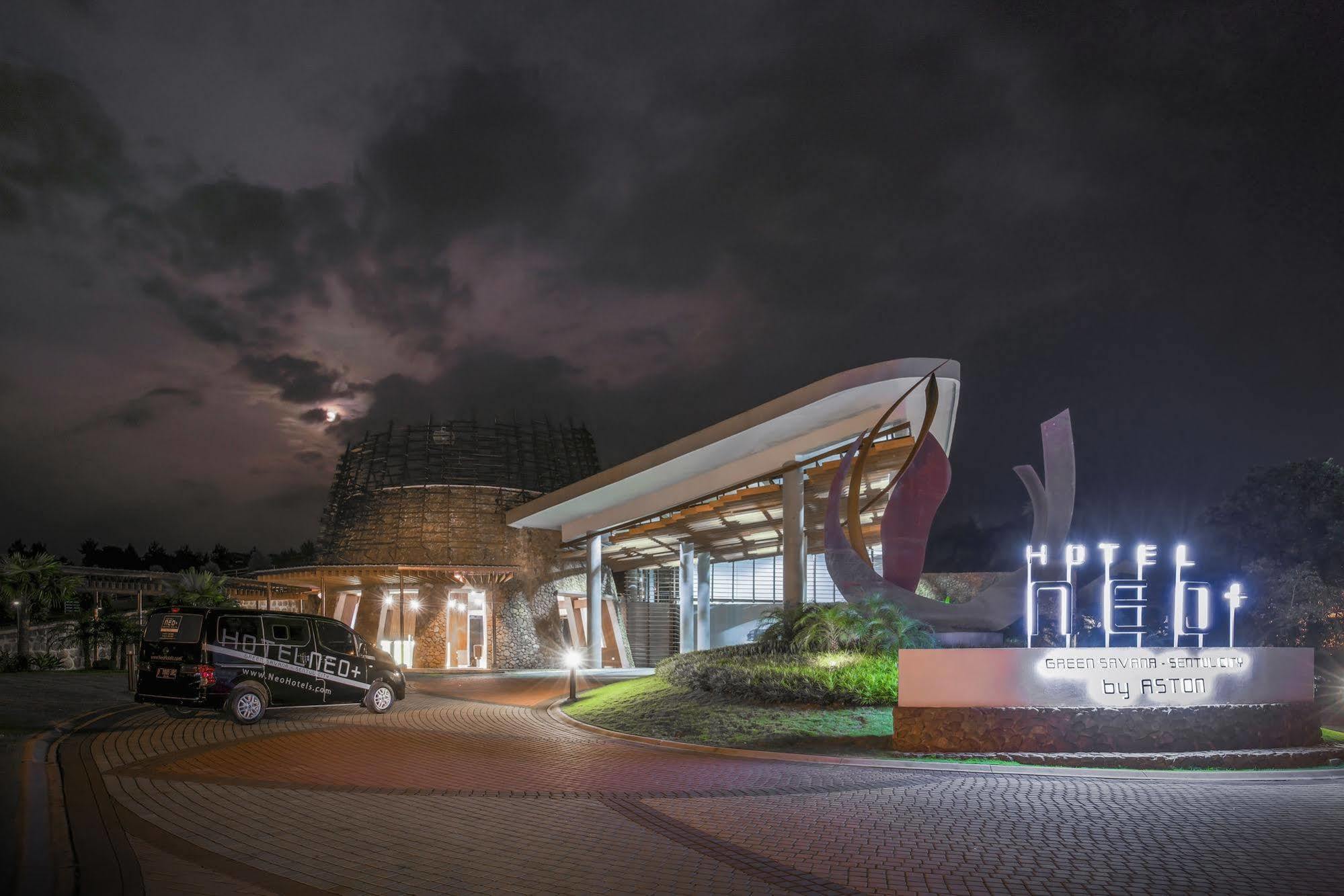 Hotel Neo+ Green Savana Sentul City Богор Екстер'єр фото